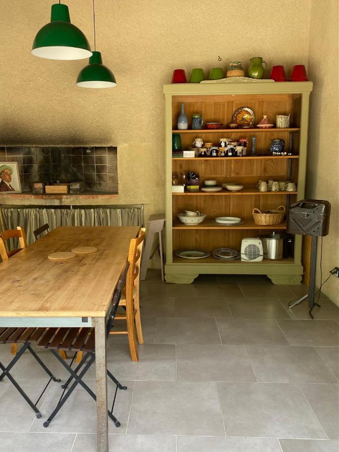 Les Cheneslierres Bed & Breakfast Lourmarin Exterior photo