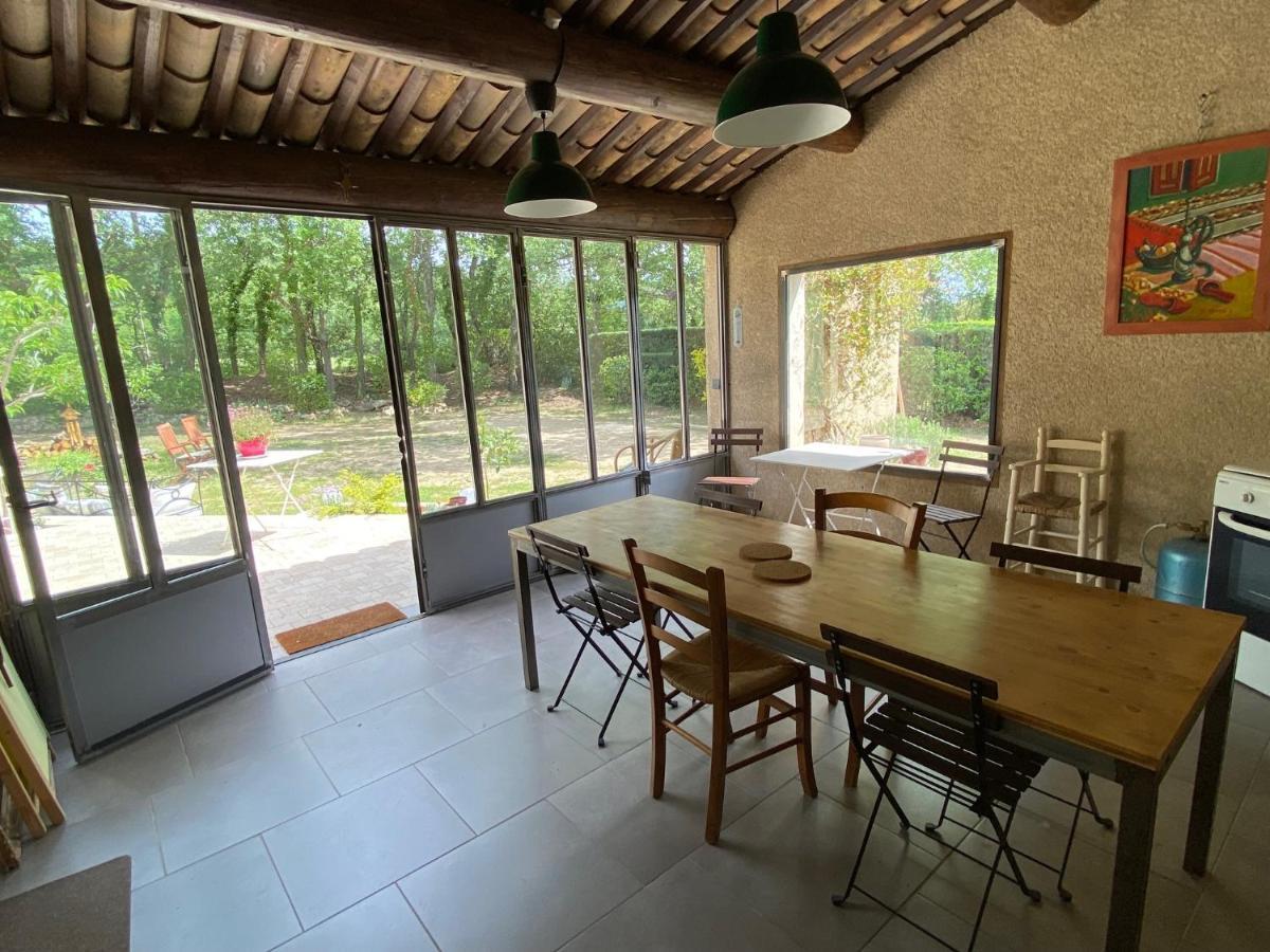 Les Cheneslierres Bed & Breakfast Lourmarin Exterior photo