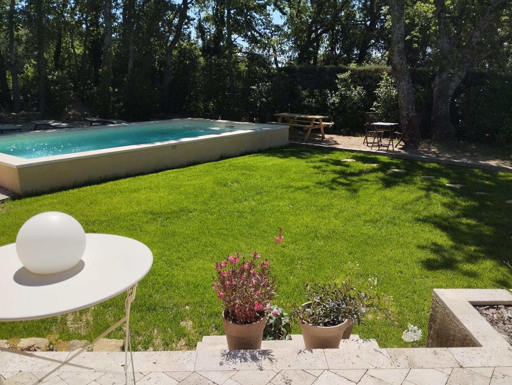 Les Cheneslierres Bed & Breakfast Lourmarin Exterior photo