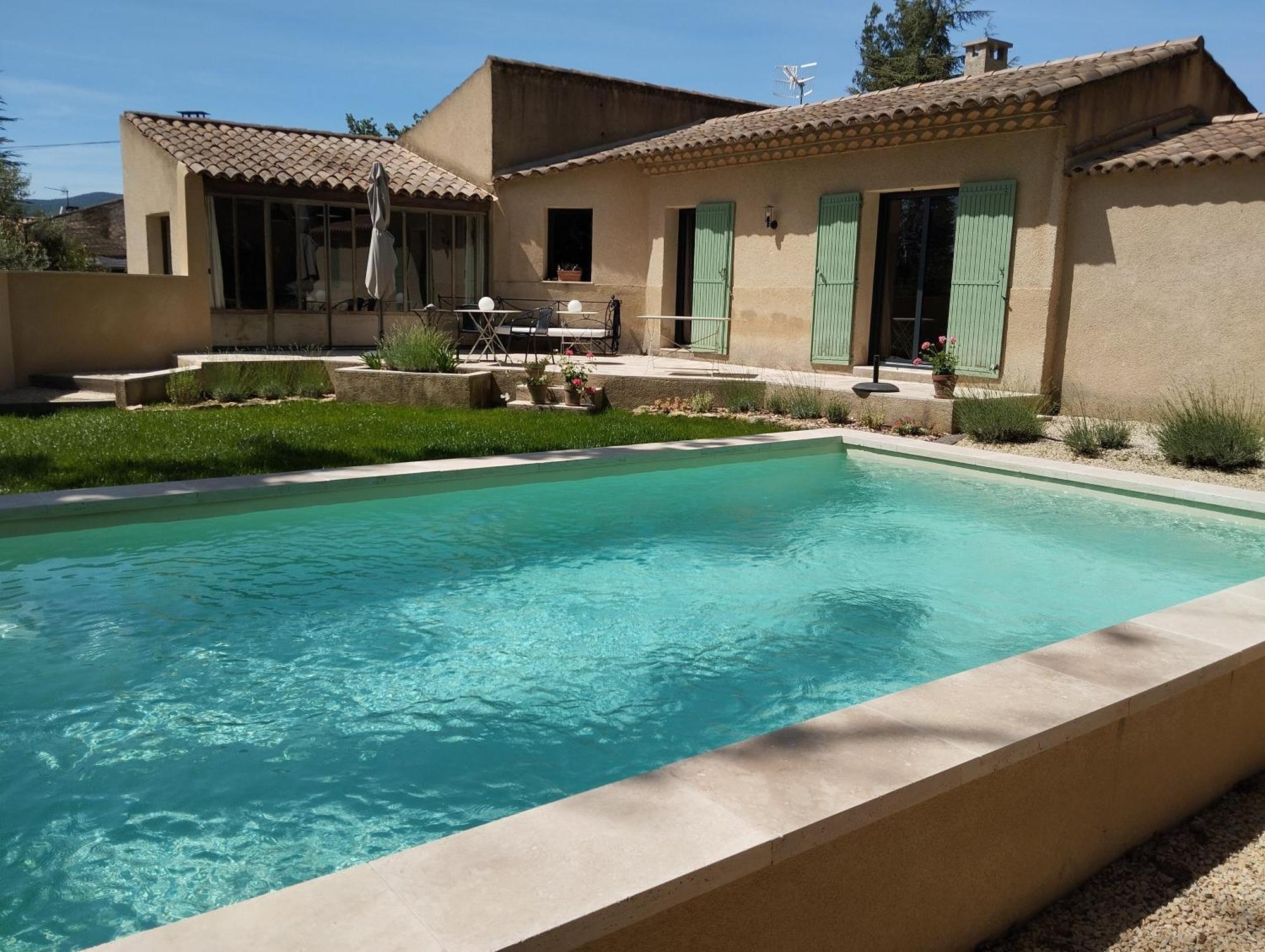 Les Cheneslierres Bed & Breakfast Lourmarin Exterior photo